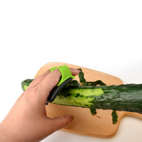 Goedkope, innovatieve, plastic keukenhulpmiddelen, kleine, mini, slimme, creatieve, roestvrijstalen fruit- en groenteschillers.