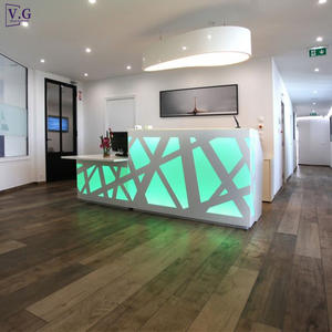 مكتب استقبال حديث بتصميم عصري مع إضاءة خلفية بيضاء وأضواء RGB للمكاتب - Product Image 1