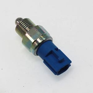 Luz de marcha atrás interruptor 32005-6J00A 32005-95F0A para MAZDA 6 NISSAN MICRA PRIMERA QASHQAI X-TRAIL RENAULT <span class=keywords><strong>MEGANE</strong></span> SCENIC - Product Image 3