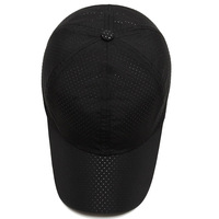 Gorra de béisbol de 5 paneles de secado rápido para hombre, estilo urbano, con malla cortada a láser, visera curva y cierre snapback, característica de tela común