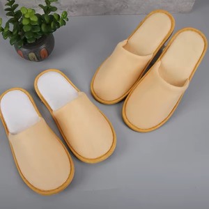 란베이 옐로우 브러쉬드 패브릭 일회용 호텔 슬리퍼 및 세면도구 용품 - Product Image 1