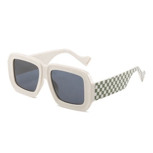Occhiali da sole da donna all'ingrosso in europa e in America con <span class=keywords><strong>gambe</strong></span> larghe e montatura larga - Product Image 2