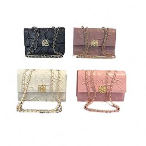 Bolso bandolera pequeño de piel sintética para mujer, moderno y de alta calidad. - Product Image 4