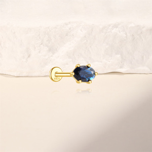Piercing de Cartílago/Hélix/Tragus de Plata de Ley 925, Chapado en Oro de 18K, con Zirconia Ovalada Azul Geométrica, Calibre 16G - Product Image 3