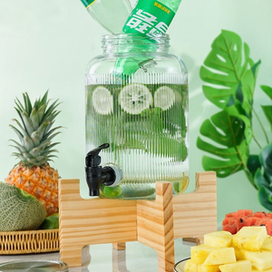 Vente en gros de grands pots en <span class=keywords><strong>verre</strong></span> de 4 L et 5,5 L, grand <span class=keywords><strong>distributeur</strong></span> de boissons vertical à nervures avec robinet pour les accessoires de bar et de buffet - Product Image 5