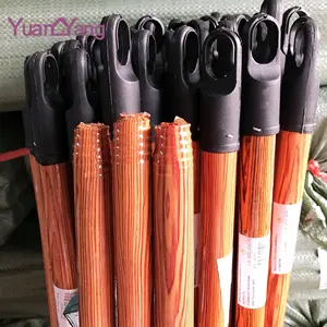 Wholesale High Quality Eucalyptus Wood Italy Screw Broom Handle Mop Stick