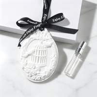 Diffuseur d'huiles essentielles en porcelaine artisanale en forme de fleur, parfum d'ambiance pour la maison, diffuseur en céramique suspendu pour voiture et armoire, désodorisant en plâtre aromatique