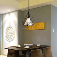 Lampes suspendues LED en fer de style américain rétro - Taille moyenne, finition noire pour la décoration de table de restaurant