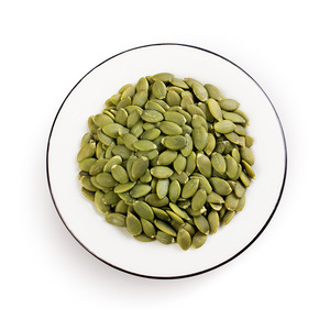 I semi di zucca sono ricchi di olio. Sono i semi della zucca che possono essere mangiati come snack. Le persone davvero <span class=keywords><strong>si</strong></span> divertono a provarli. - Product Image 1