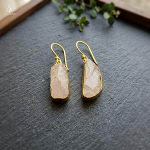 SOUMYA CREATIONS BGE-4 Boucles d'oreilles pour femme en laiton plaqué or vintage, style bohème, avec quartz en forme de goutte d'eau et serti clos - Product Image 3
