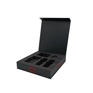 Caja de Regalo Plegable de Cartón Rígido Negro Mate Personalizable y Reciclable con Cierre Magnético e Insertos de Espuma - Product Image 1