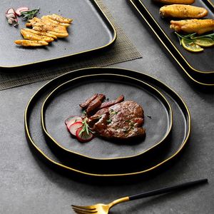 Precio de fábrica, venta al por mayor, plato plano para servir con borde dorado de gres, platos negros de cerámica mate, plato de cena para cafetería, restaurante - Product Image 1