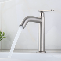 Robinet de lavabo moderne en acier inoxydable brossé à levier élévateur à arc élevé et à froid unique pour salle de bain d'hôtel