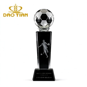 Trophée de football personnalisé en cristal avec gravure laser 3D <span class=keywords><strong>du</strong></span> joueur sur colonne en verre K9 – Cadeau pour tournoi sportif scolaire ou ligue jeunesse - Product Image 1
