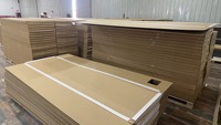 Panneaux muraux acoustiques en bois décoratifs en MDF à lattes incurvées, insonorisés pour une utilisation commerciale intérieure dans les salles de sport, les hôtels