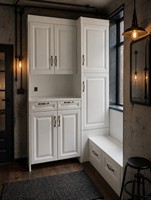 Meuble de rangement en bois massif sur mesure pour entrée, avec compartiments cachés et étagère ouverte, idéal pour hall d'entrée, buanderie et maison