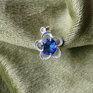 Élégant pendentif fleur de tanzanite en argent sterling 925 bijoux de guérison fabriqués à la main - Product Image 1