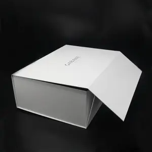 Luxo logotipo personalizado grande branco papel fechamento magnético dobrável caixa para roupas camiseta embalagem
