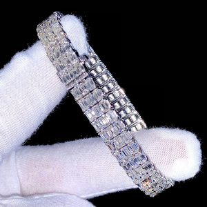 Pulsera de Eslabones Cubanos de Joyería de Moda Premium con Brillantes Piedras de Moissanita en Plata de Ley 925 para Uso Diario - Product Image 1