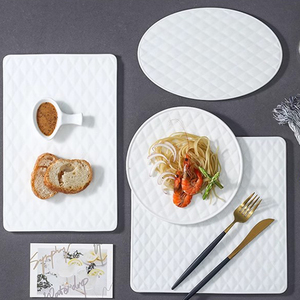 Assiette à gâteau rectangulaire en céramique à motif diamant créatif européen, adaptée aux sushis et à la cuisine occidentale - Product Image 1
