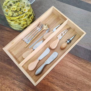 Caja de almacenamiento de cuchillos de bambú con dos compartimentos y organizador de utensilios para la organización de cubiertos y cajones de vajilla. - Product Image 3