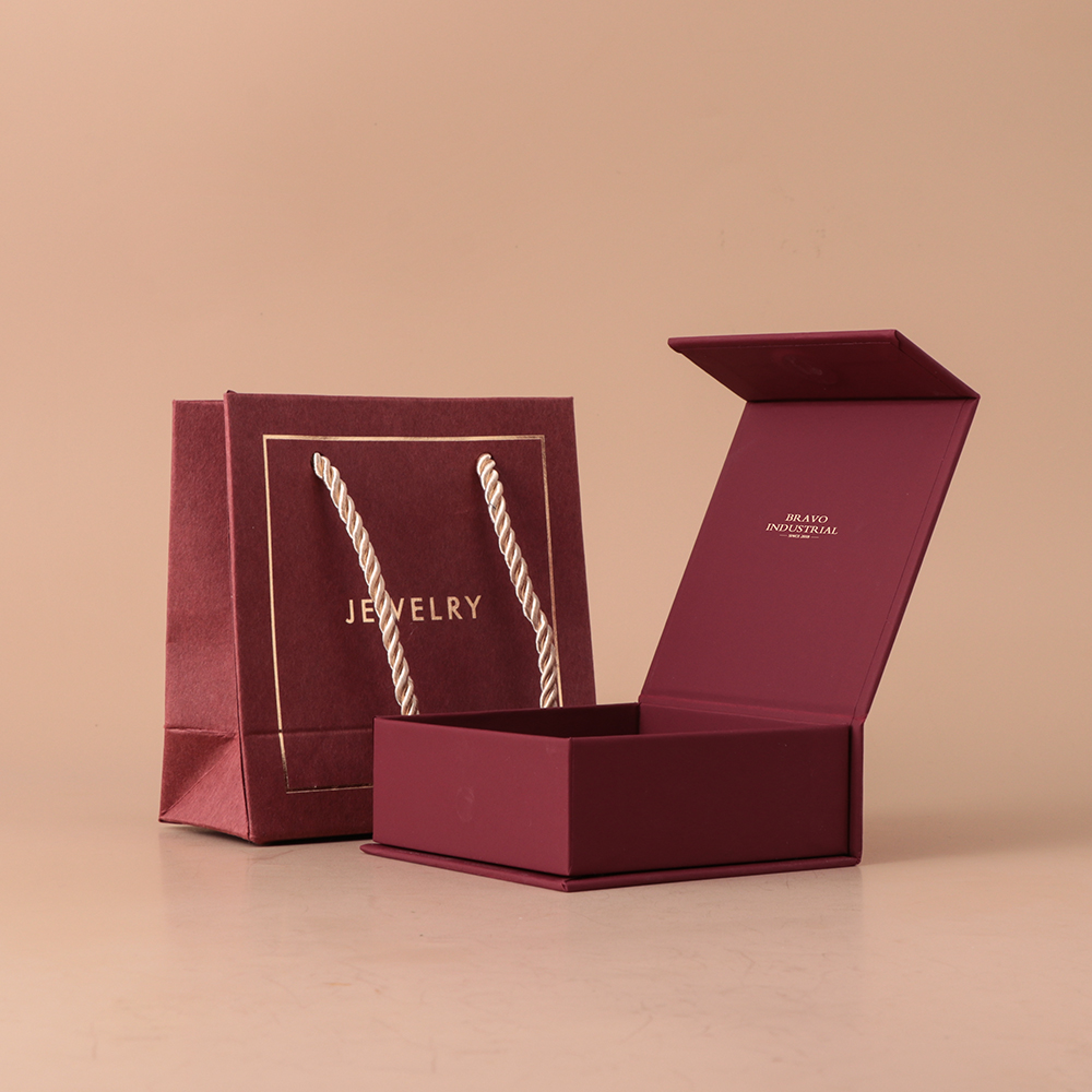 High-End Gift Paper Bags for Bulk Orders Made From Recyclable Materials Ideal for Clothing Cosmetics and Corporate Gifts