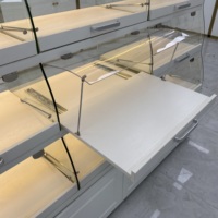 Vitrine de boulangerie personnalisée en verre et bois avec plateau coulissant, comptoir de présentation de gâteaux
