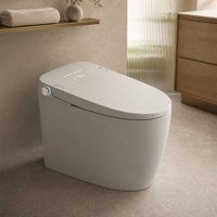 Toilette intelligente moderne à poser au sol avec écran tactile, chasse d'eau par siphon, fonctionnement silencieux et télécommande