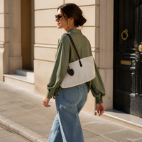 Sac à bandoulière en cuir de vachette pleine fleur, style luxe discret, design intemporel ouvert pour l'été, pour femme, collection boutique européenne
