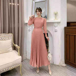 Nouvelle jupe longue plissée élégante et amincissante pour femme mature, collection printemps - Product Image 3