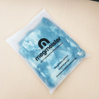 Sac zippé à glissière imprimé personnalisé avec fermeture éclair givrée Sac de vêtements en plastique pour t-shirt Emballage imprimé de logo personnalisé pour vêtement