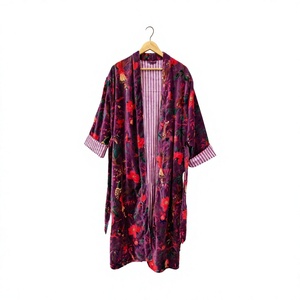 Kimono en velours imprimé floral violet, écologique, pour femmes, manches trois quarts, fermeture enveloppante, robe kimono, vêtements d'hiver et de printemps - Product Image 1