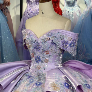 ชุดราตรีงาน Quinceanera แบบมีชายกระโปรงยาว ทรงบอลกาวน์ สีม่วงไลแลคเงางาม รุ่น 6972 ประดับลูกไม้ แต่งดอกไม้ ปักคริสตัล คอรูปหัวใจ พร้อมเชือกผูกด้านหลัง - Product Image 5