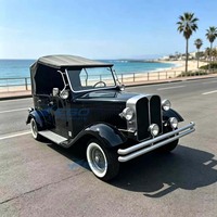Voiture électrique classique noire exquise, style rétro, avec capote noire, véhicule électrique de tourisme, directement de l'usine