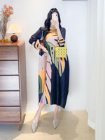 Robe longue plissée Miyake à manches longues et col rond, coupe ample, style décontracté vintage, moulante, à pois, lavable, boutonnée