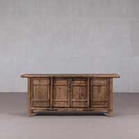 Buffet bas en bois d'orme vieilli de qualité supérieure, grain de bois unique et patine organique vieillie pour des intérieurs chaleureux et pleins de caractère