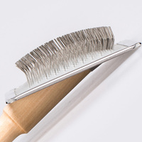 Brosse démêlante pour chien en acier inoxydable avec manche en bois, brosse à poils bouclés, outils de toilettage écologiques à manche long pour animaux de compagnie