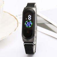 Montre poignet à écran tactile étanche nouvelle montre numérique à led à la mode avec bracelet en alliage coloré