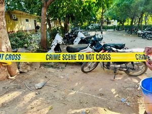 <b>Reflective</b> Radium Safety <b>Tape</b> Night Glow Adhesive Strip for Traffic & Emergency Use PE Material Warning <b>Tape</b> - Product Image 4