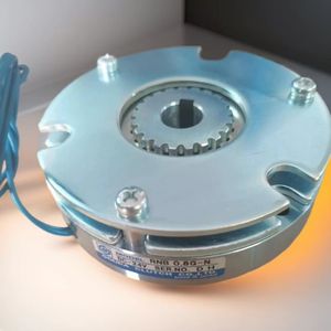 คลัตช์แม่เหล็ก NEW <span class=keywords><strong>OGURA</strong></span> รุ่น DC-24V แบบใช้สปริงแม่เหล็กไฟฟ้า รุ่น RNB 0.8G-N - Product Image 1