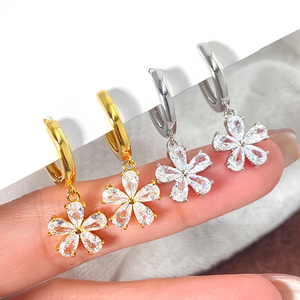 Pendientes de Aro Modernos de Plata Italiana 925 con Baño de Oro 18K y Circonitas para Niños, Diseños Florales Impermeables, Regalo Fino para Fiestas, Venta al por Mayor - Product Image 1