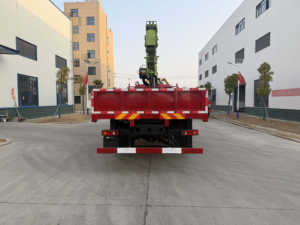 شاحنة ديزل 4X2 Dongfeng عالية الجودة مع رافعة تنتج في مصنع صيني أحدث تصميم وقابلة للتخصيص - Product Image 6