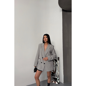 เสื้อแจ็คเก็ตผู้หญิงสีเทา ดีไซน์เนอร์ พร้อมกระดุมและผ้าคลุม - Product Image 2
