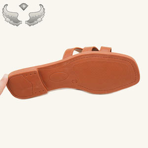 Sandales pour femmes confortables et tendance, nouvelle conception estivale, pour un usage décontracté à la plage, avec des semelles souples. Sandales plates pour femmes. - Product Image 6