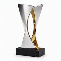 Trophée en résine médaillon, disque argenté avec canal doré en Y, gravure personnalisée, impression UV, récompense écologique sur piédestal cintré