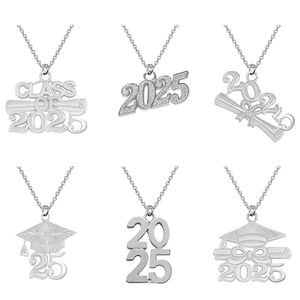Collana di gioielli con catena a maglie di Design ispirate alla laurea per studenti delle scuole 2025 - Product Image 1
