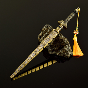 อาวุธเย็น30ซม. อาวุธที่ใช้ในการปราบปีศาจที่มีลวดลายเป็นสิบพันๆชิ้นทำจากโลหะแบบจำลองอาวุธอุปกรณ์ต่อพ่วงมีดนอกบ้านของเล่นสำหรับเด็กผู้ชาย - Product Image 2