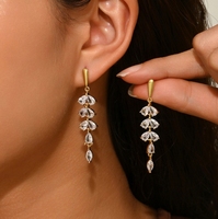 Luxuriöse, elegante Ohrringe im europäischen Stil – Geometrisches Set aus Zirkonia-Tropfenohrringen
