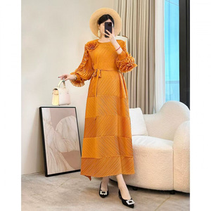 Vestido Plisado Miyake de Alta Gama, Casual, Nueva Colección PY 2026, Color Naranja, con Flores 3D, Talla Grande, Holgado, Maxi Vestido, Venta al Por Mayor - Product Image 6