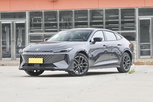 China Goedkope Auto Hot Selling Changan UNI-V 1.5T/2.0T 2024 Gebruikte Auto Idd Benzine Auto Te Koop - Product Image 2